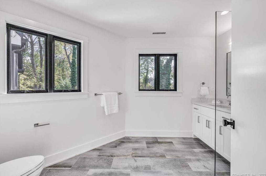 125 Compo Rd S Ln, Westport CT  06880 exterior