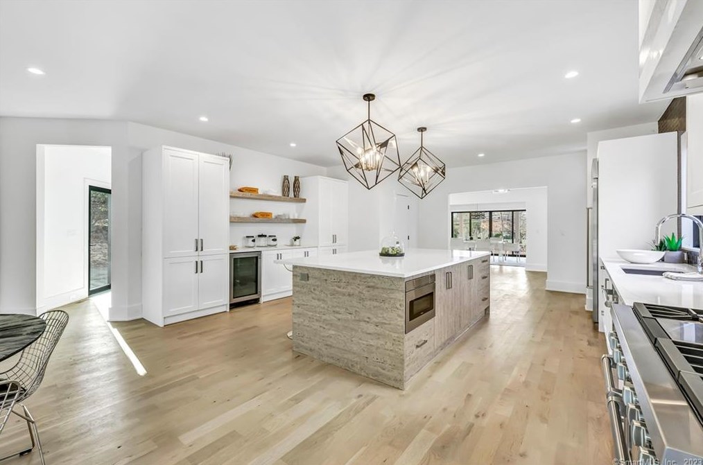 125 Compo Rd S Ln, Westport CT  06880 exterior