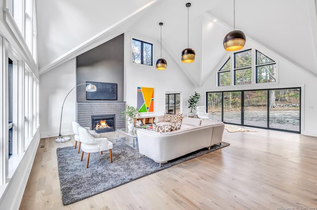 125 Compo Rd S Ln, Westport CT  06880 exterior