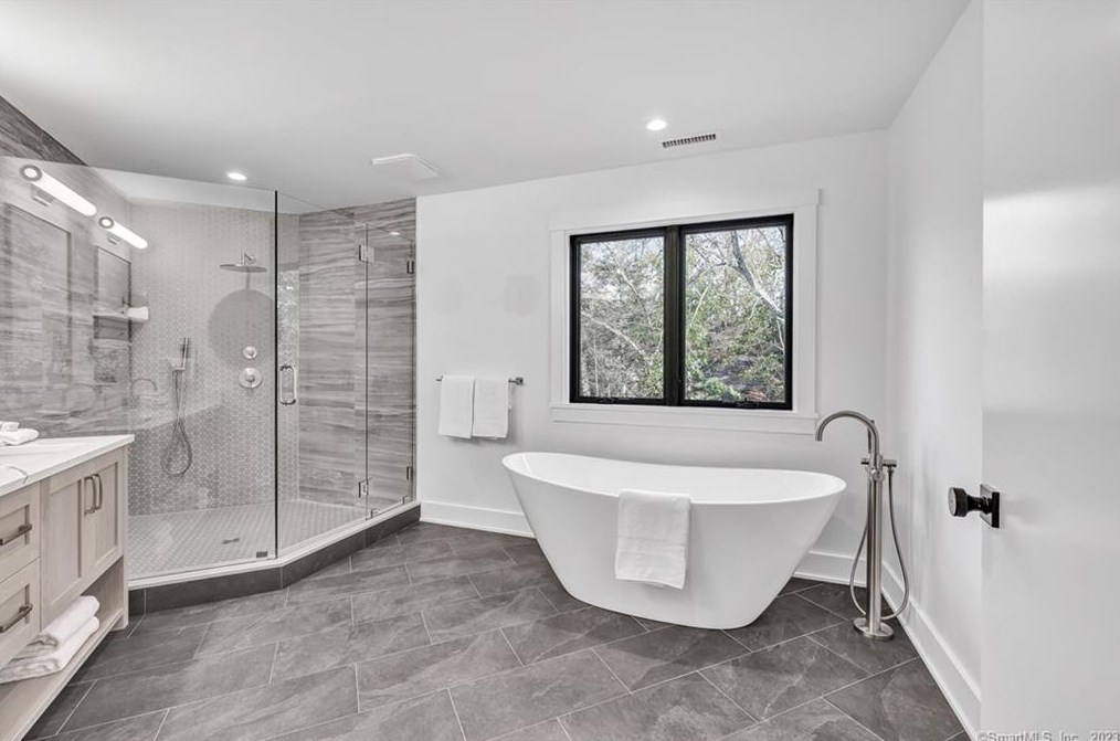 125 Compo Rd S Ln, Westport CT  06880 exterior