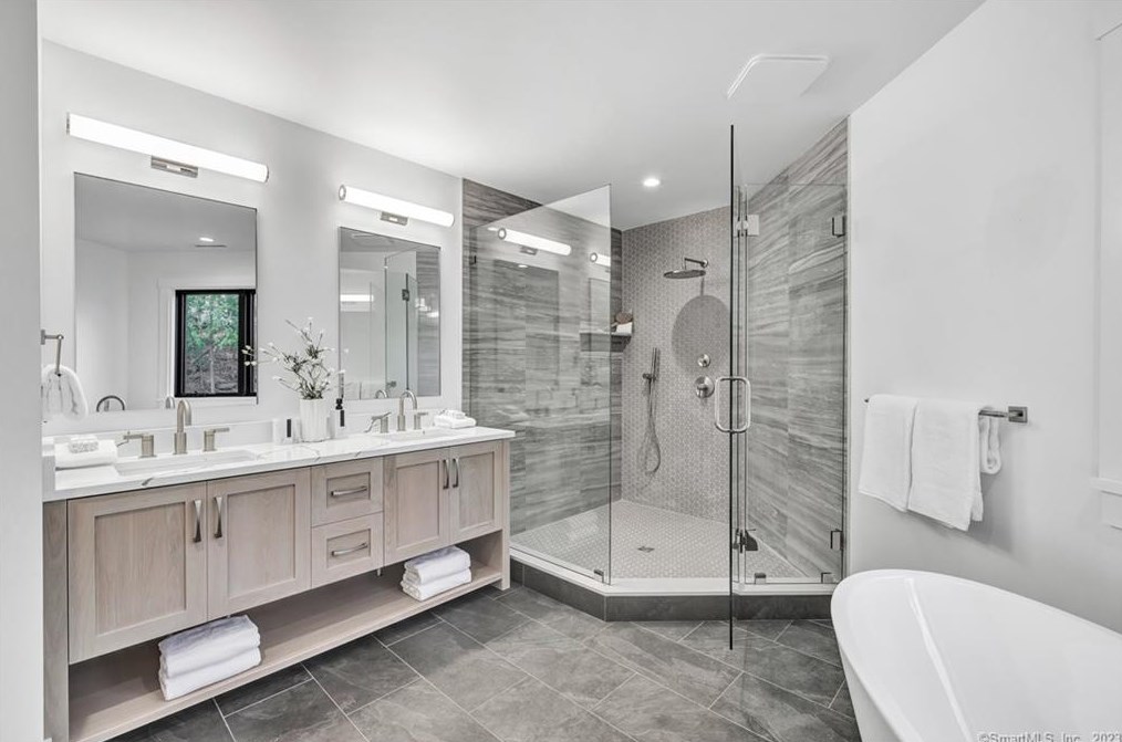 125 Compo Rd S Ln, Westport CT  06880 exterior