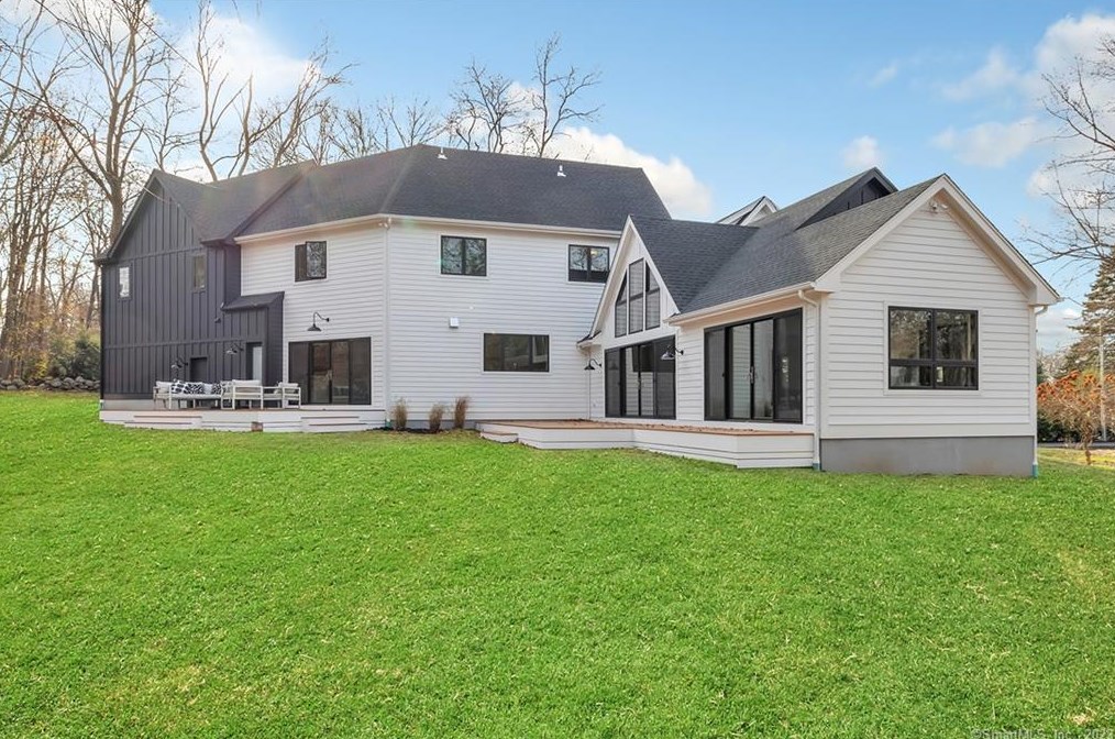 125 Compo Rd S Ln, Westport CT  06880 exterior