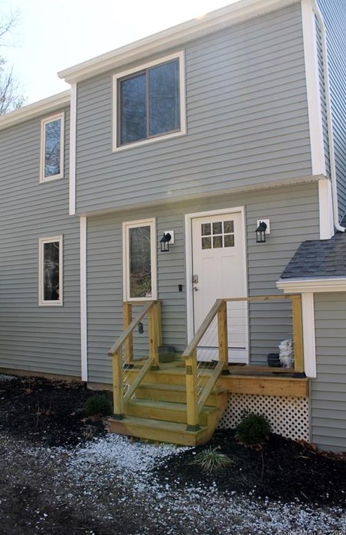 7 Woodland Dr, Collinsville CT  06019-2005 exterior