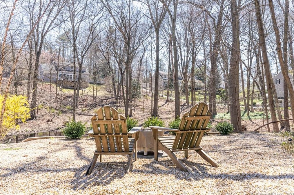 6 Pondside Dr, Westport CT  06880-5048 exterior