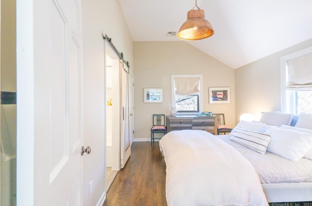 6 Pondside Dr, Westport CT  06880-5048 exterior