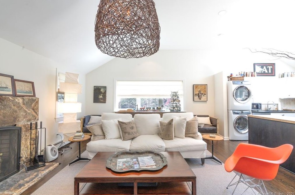 6 Pondside Dr, Westport CT  06880-5048 exterior