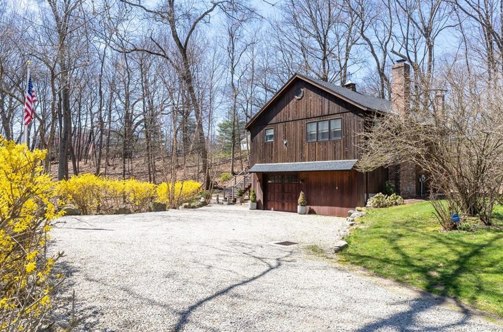 6 Pondside Dr, Westport CT  06880-5048 exterior