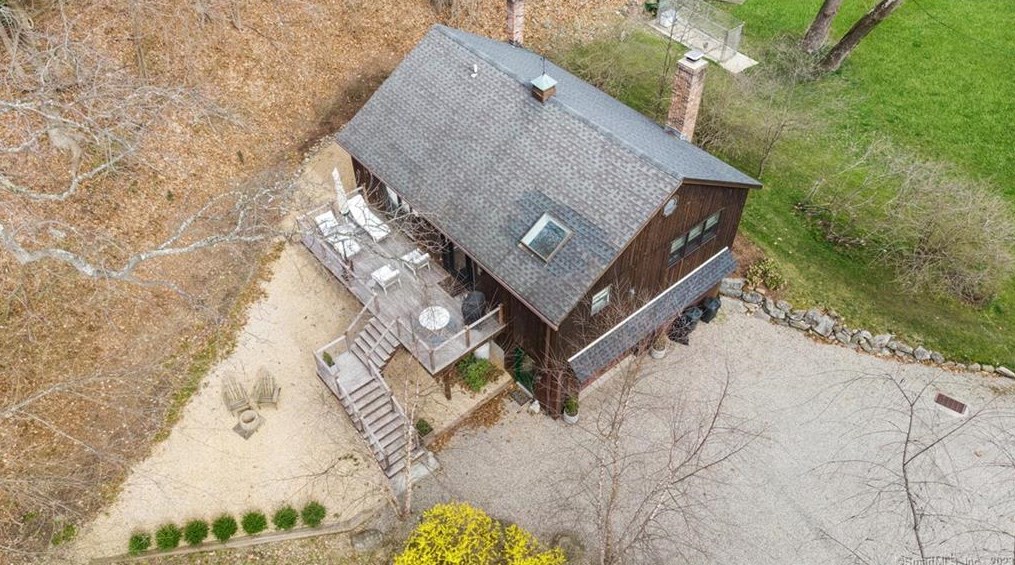 6 Pondside Dr, Westport CT  06880-5048 exterior