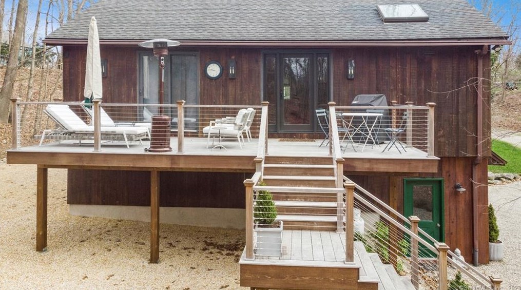 6 Pondside Dr, Westport CT  06880-5048 exterior