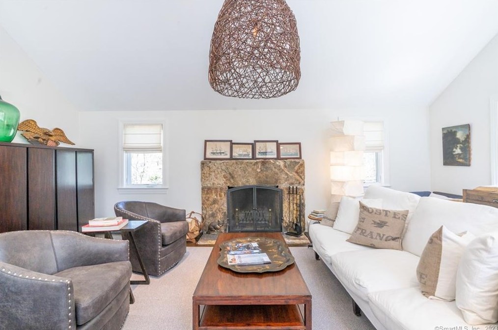 6 Pondside Dr, Westport CT  06880-5048 exterior