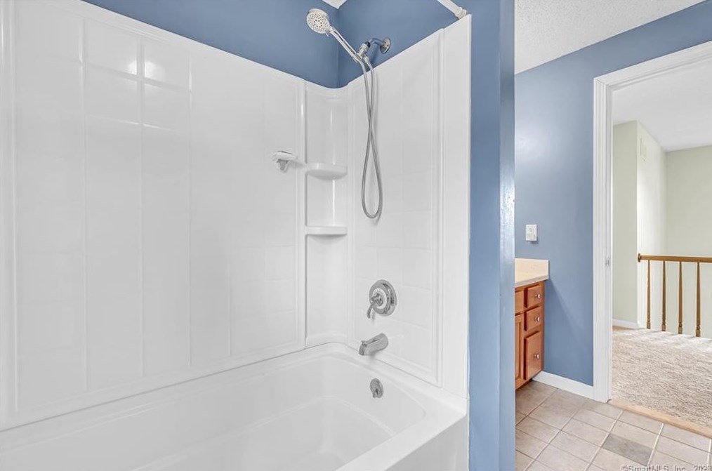 1405 East St, Suffield CT  06078-1308 exterior