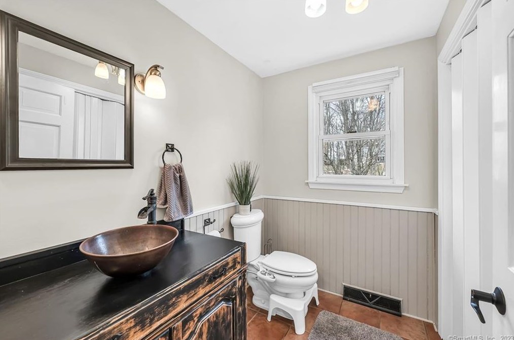 1405 East St, Suffield CT  06078-1308 exterior