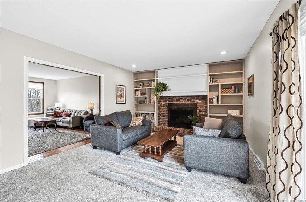 1405 East St, Suffield CT  06078-1308 exterior