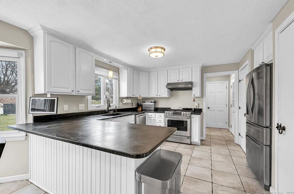 1405 East St, Suffield CT  06078-1308 exterior