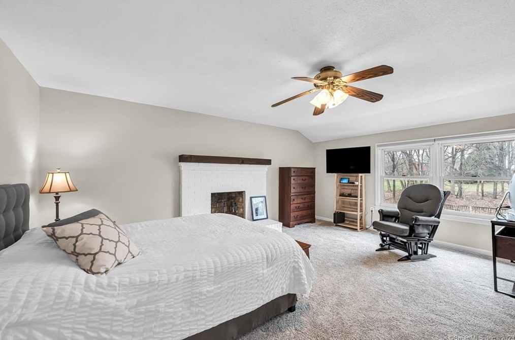 1405 East St, Suffield CT  06078-1308 exterior