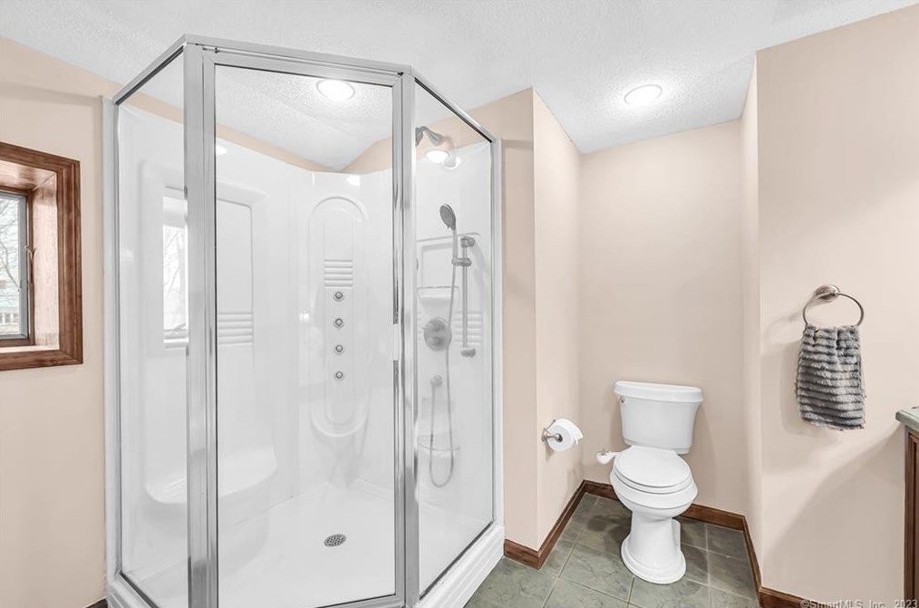 1405 East St, Suffield CT  06078-1308 exterior