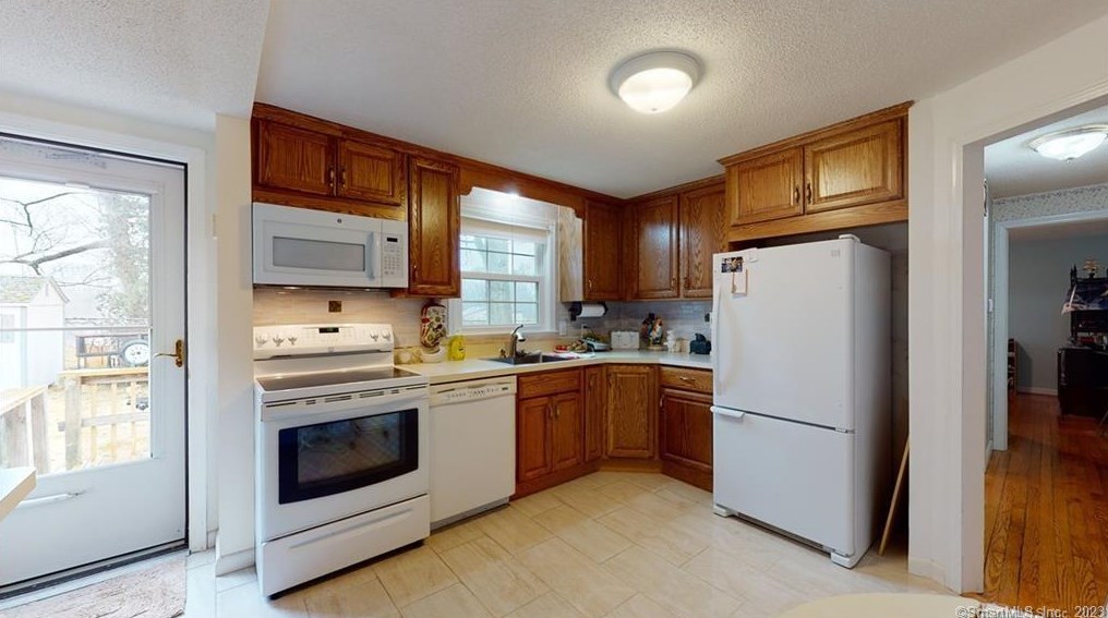 50 Manchester Cir, Hartford CT  06110-1467 exterior