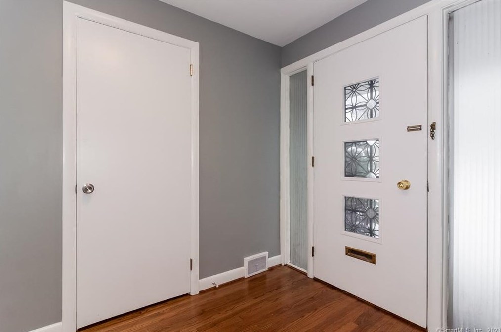 60 Farmstead Ln, Hartford CT  06117-2014 exterior