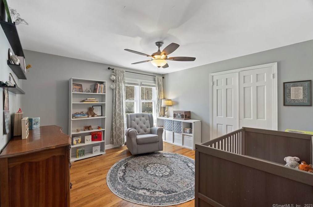 24 Fans Rock Rd, New Haven CT  06518-2058 exterior