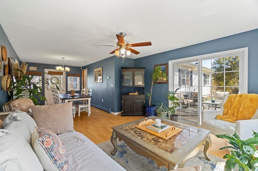 24 Fans Rock Rd, New Haven CT  06518-2058 exterior