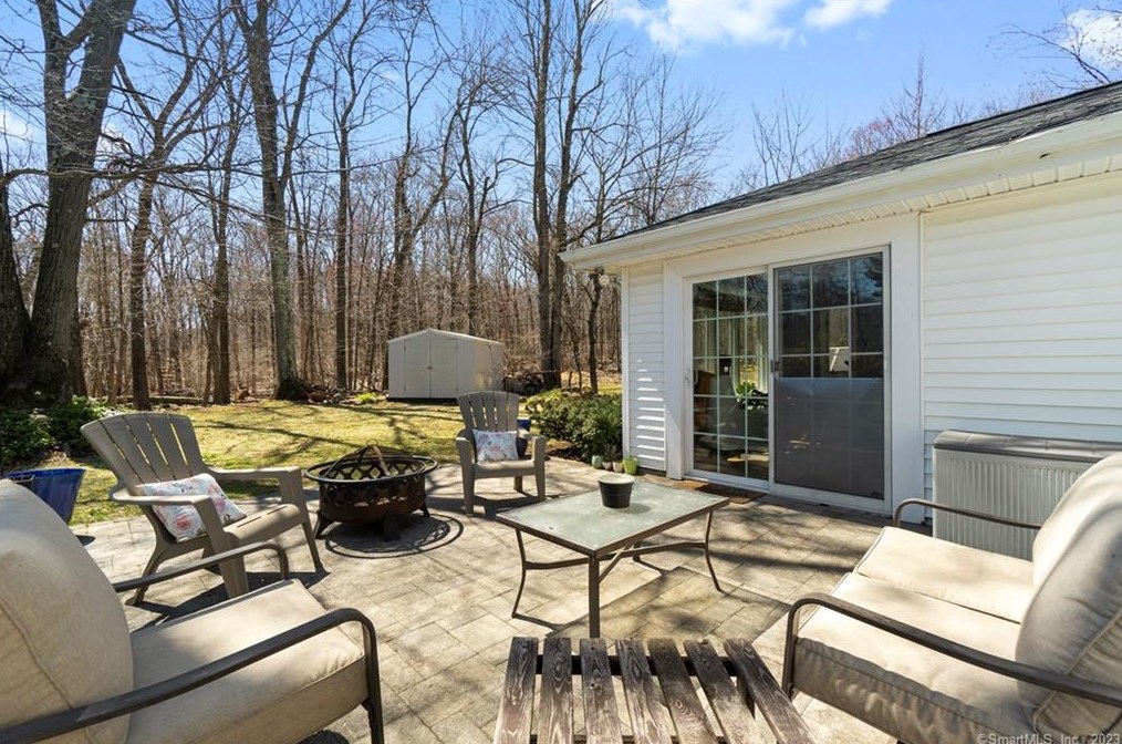 24 Fans Rock Rd, New Haven CT  06518-2058 exterior