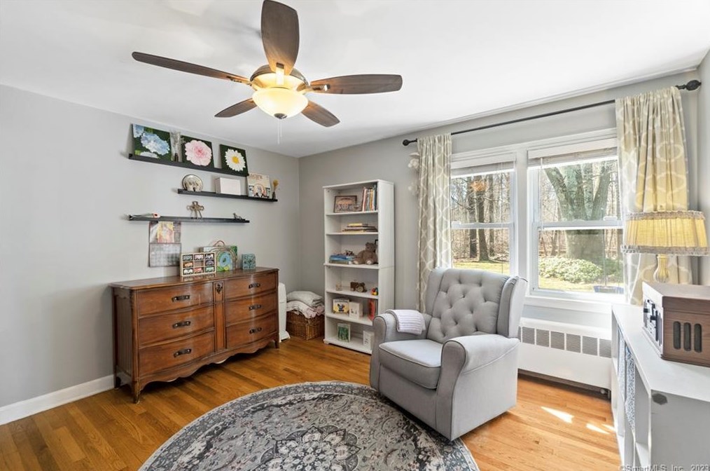 24 Fans Rock Rd, New Haven CT  06518-2058 exterior