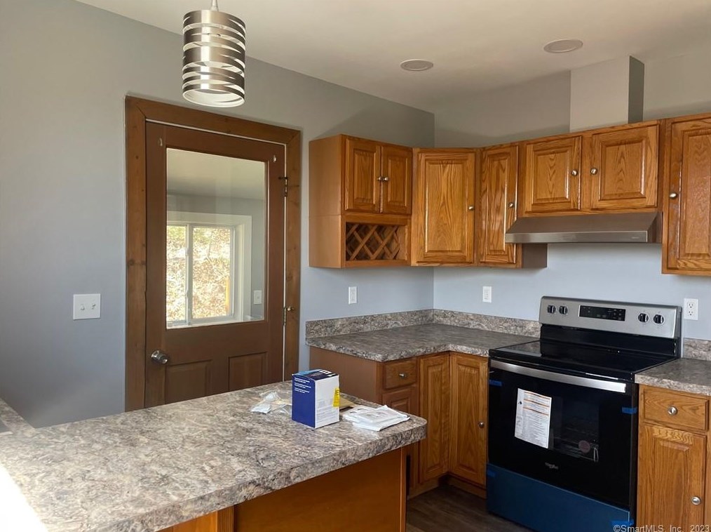 222 Chamberlain Hwy, Meriden CT  06451-2865 exterior