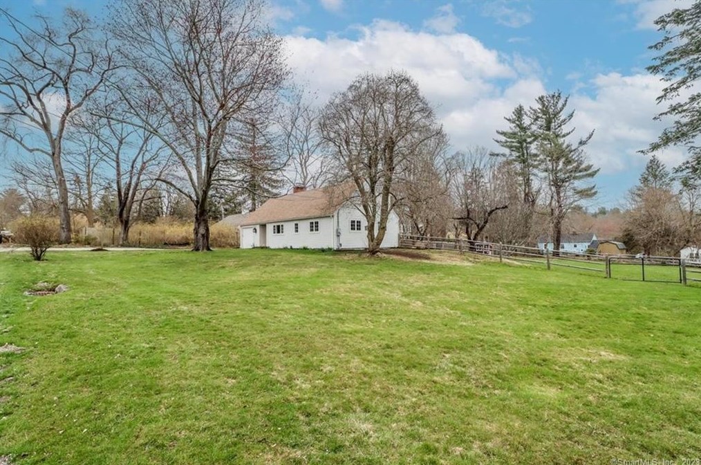 4 Nettleton Ave, Newtown CT  06470-2017 exterior