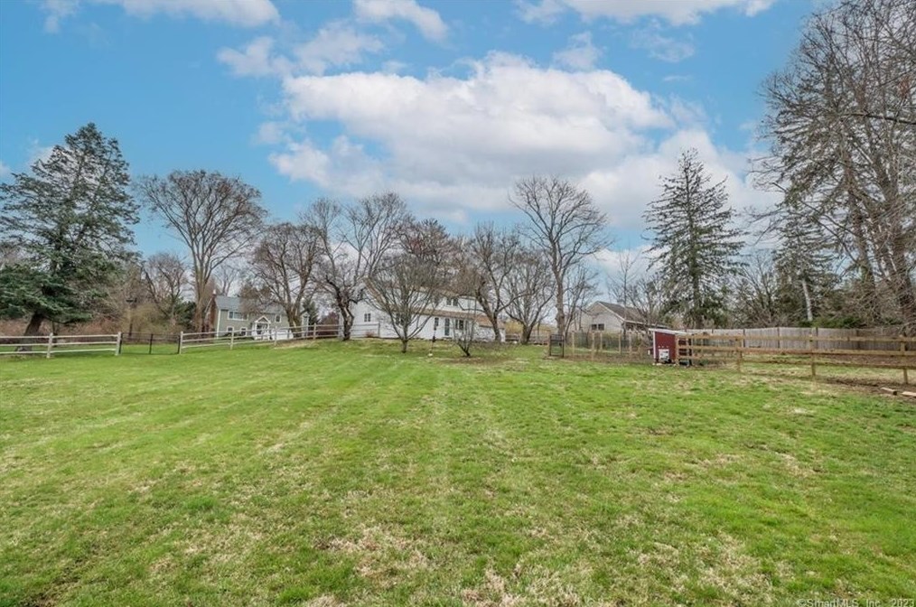 4 Nettleton Ave, Newtown CT  06470-2017 exterior