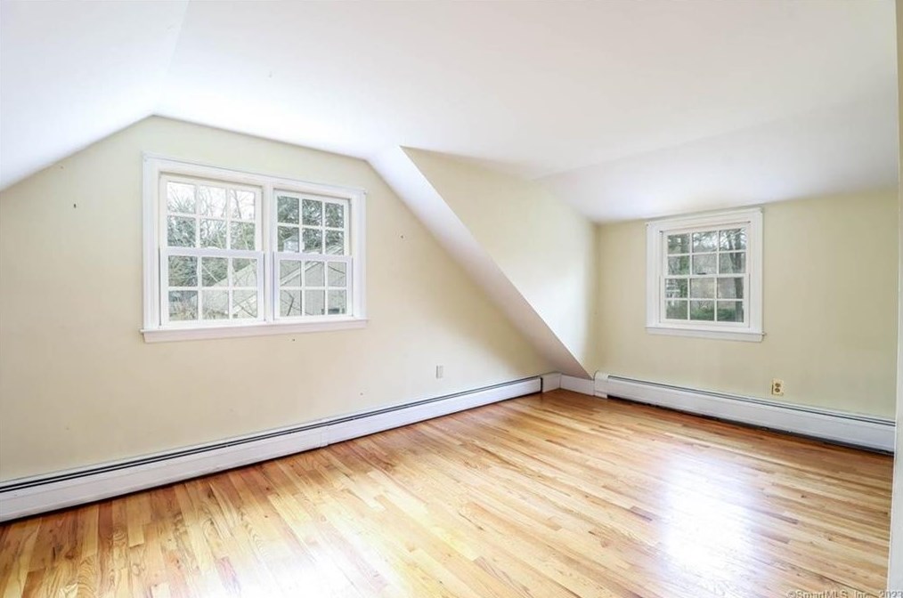 4 Nettleton Ave, Newtown CT  06470-2017 exterior