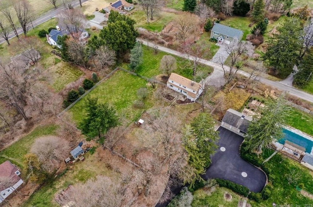 4 Nettleton Ave, Newtown CT  06470-2017 exterior