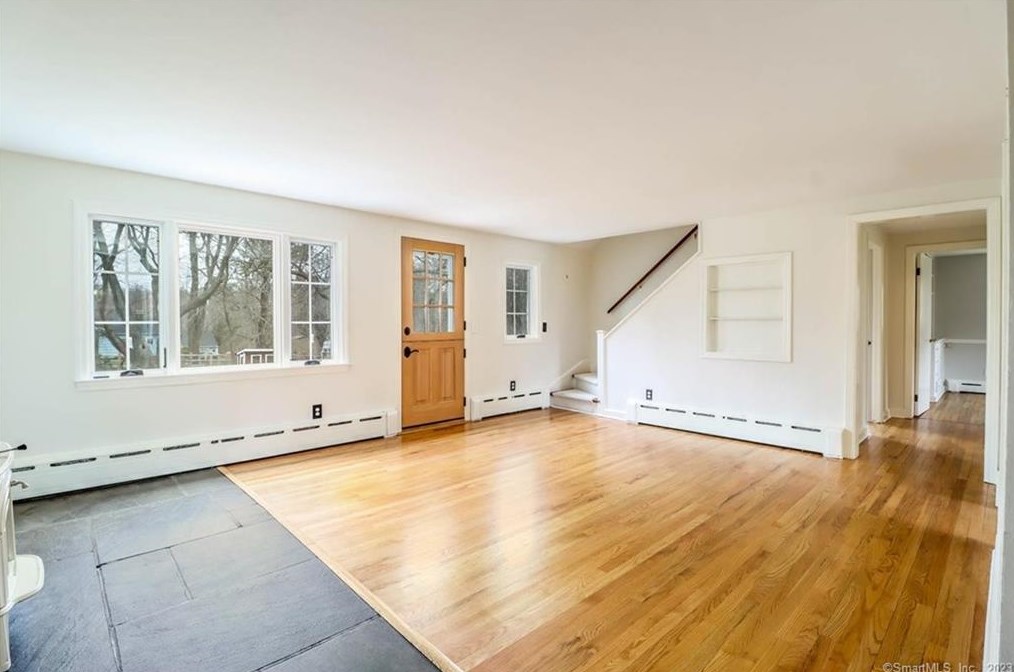 4 Nettleton Ave, Newtown CT  06470-2017 exterior