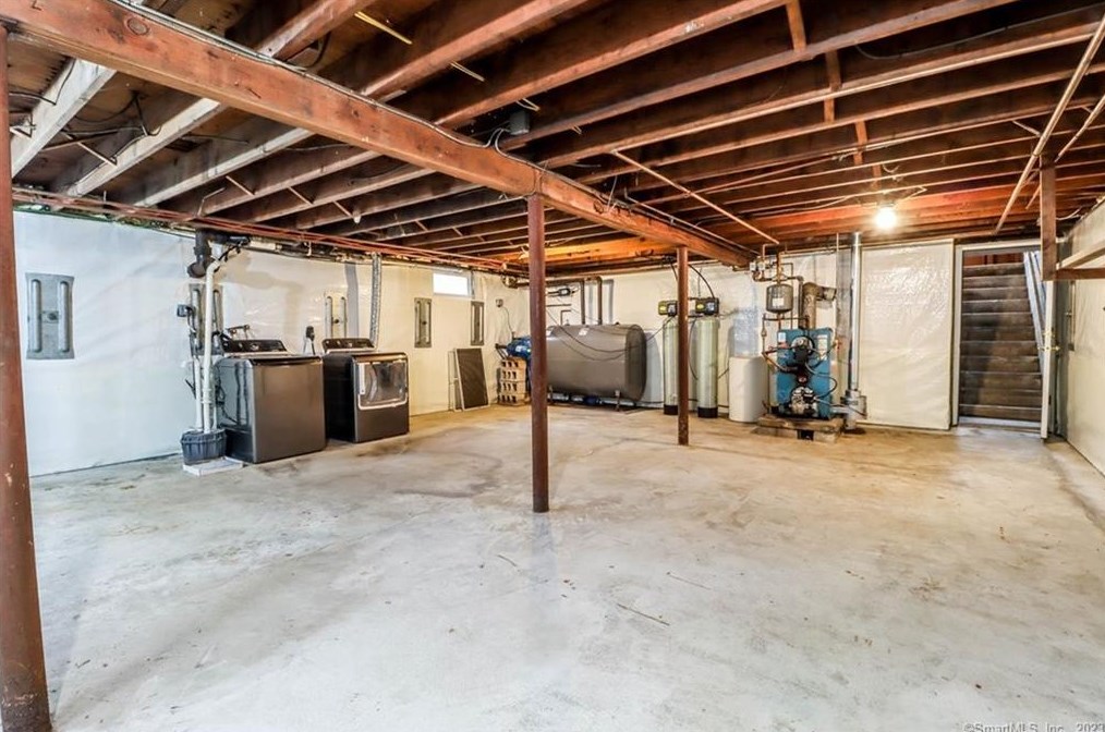 4 Nettleton Ave, Newtown CT  06470-2017 exterior