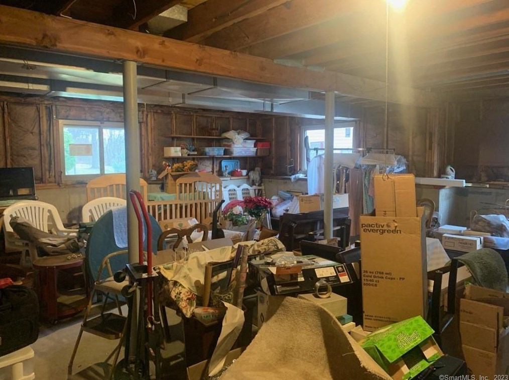 70 River Bend Rd, Stratford CT  06614-8041 exterior