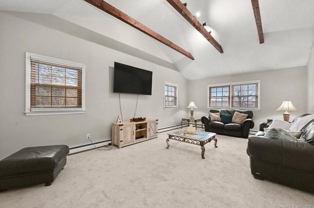 32 Gate Rd, Danbury CT  06811-3624 exterior