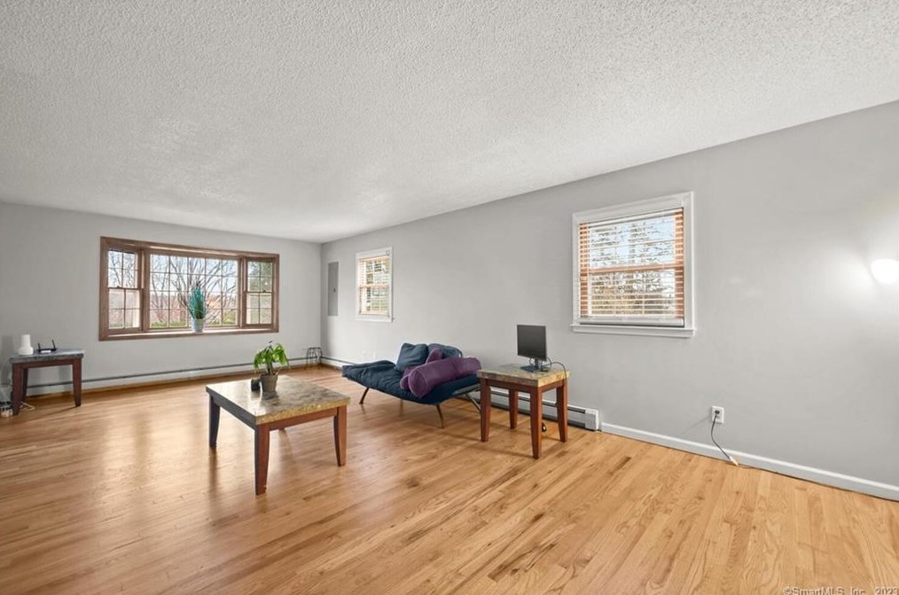 32 Gate Rd, Danbury CT  06811-3624 exterior