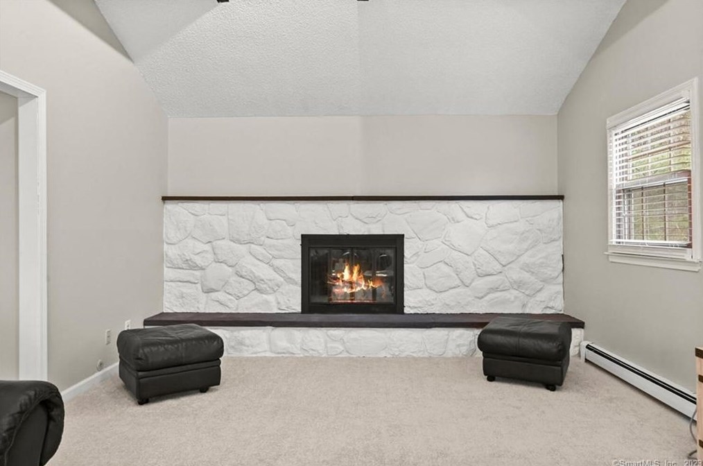 32 Gate Rd, Danbury CT  06811-3624 exterior