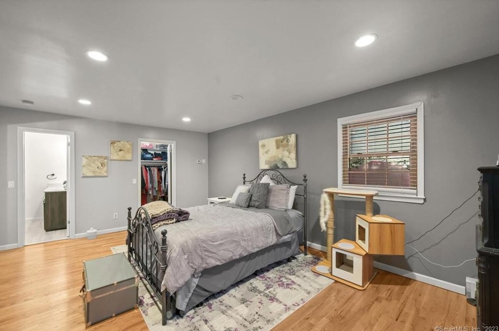 32 Gate Rd, Danbury CT  06811-3624 exterior