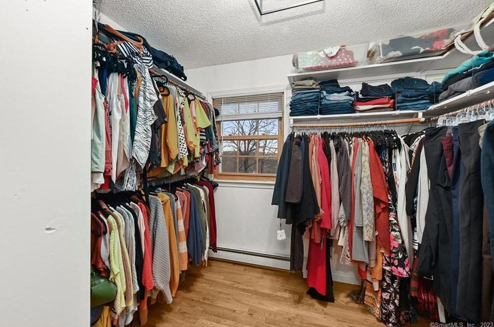 32 Gate Rd, Danbury CT  06811-3624 exterior