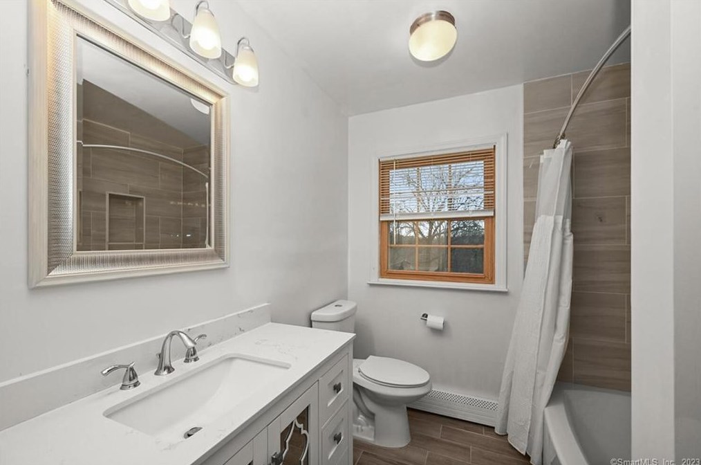 32 Gate Rd, Danbury CT  06811-3624 exterior