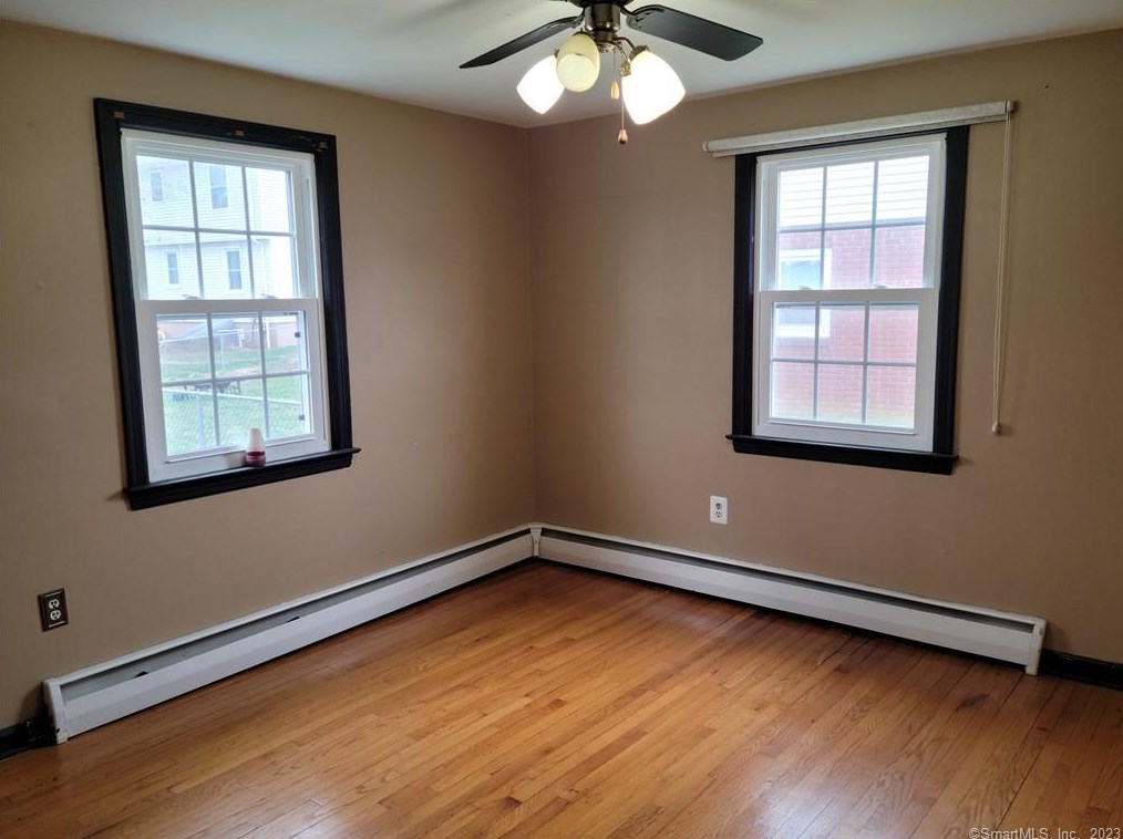 133 Charter Oak Ave, New Haven CT  06512-2704 exterior