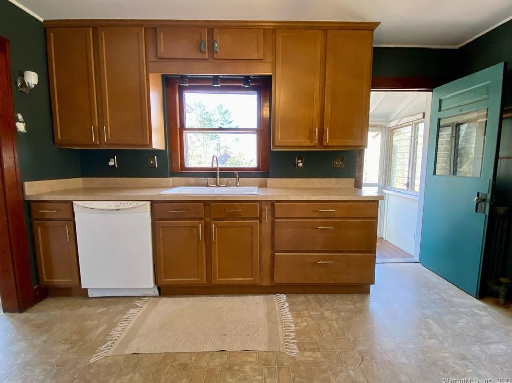 164 Packer Rd, Mystic CT  06355-1100 exterior