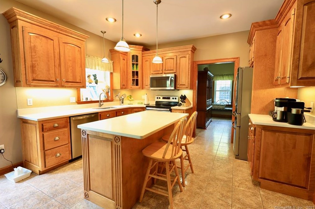 44 Ratlum Mountain Rd, Winsted CT  06063-1807 exterior