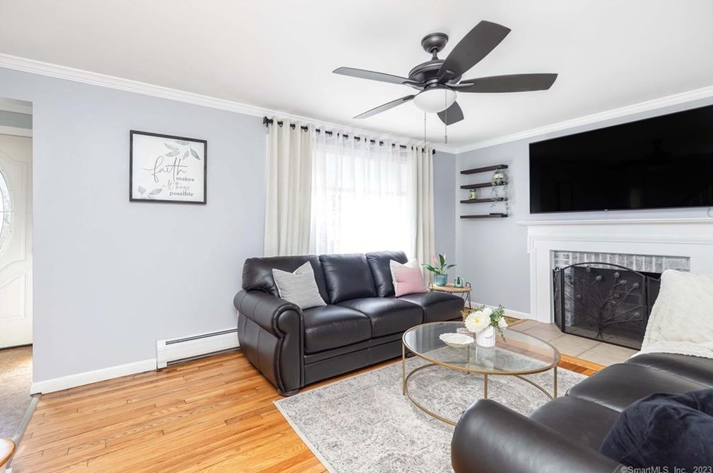 16 Charter Rd, Ellington CT  06029-4224 exterior