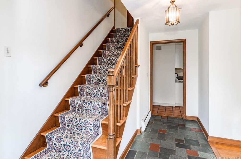 30 Braemar Dr, Cheshire, CT 06410