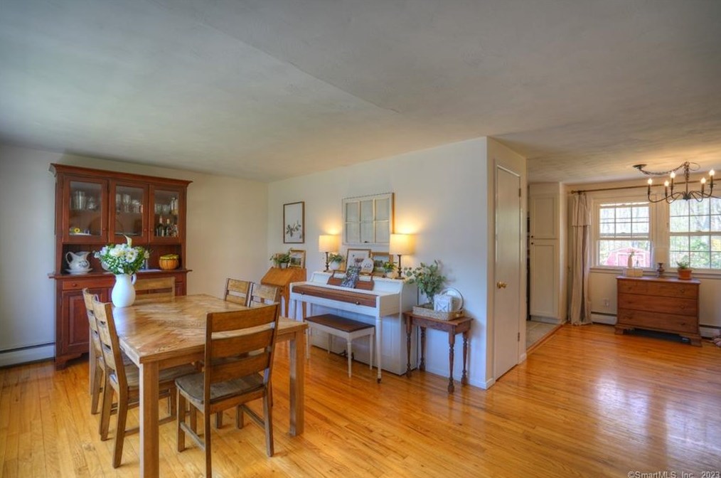 47 Noank Ledyard Rd, Mystic CT  06355-1615 exterior