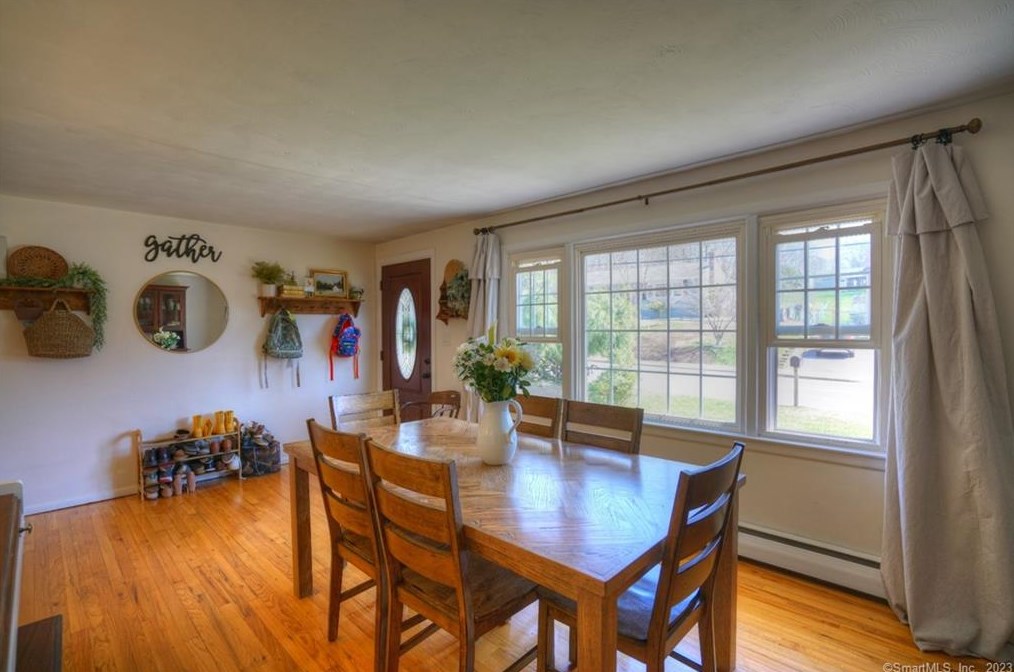 47 Noank Ledyard Rd, Mystic CT  06355-1615 exterior