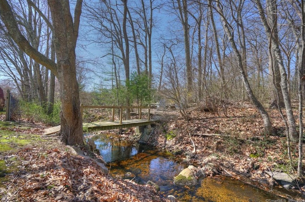 47 Noank Ledyard Rd, Mystic CT  06355-1615 exterior