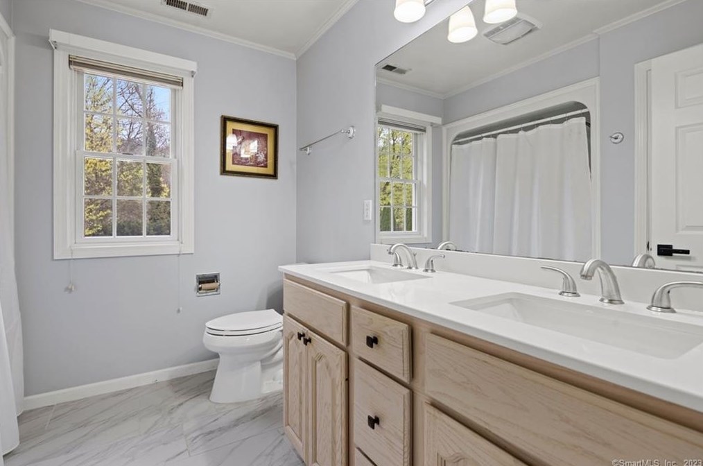210 Collindale Dr, Meriden CT  06450-8315 exterior