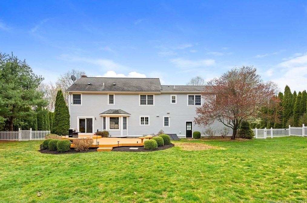 210 Collindale Dr, Meriden CT  06450-8315 exterior